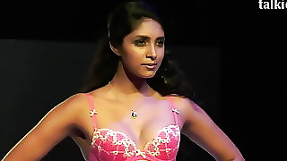 Indian model's bare-ass ramp show demolish upset fidelity Exposed! Full-HD 10